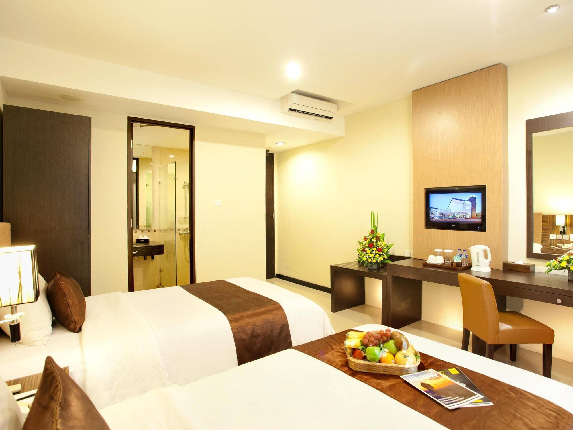 Regantris Malioboro Hotel Yogyakarta Exterior photo